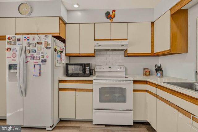1910 ALBERTA DR, Whitehall, PA 18052