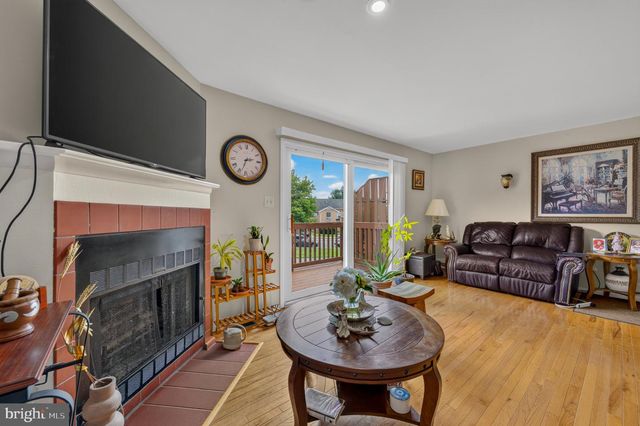 1910 ALBERTA DR, Whitehall, PA 18052
