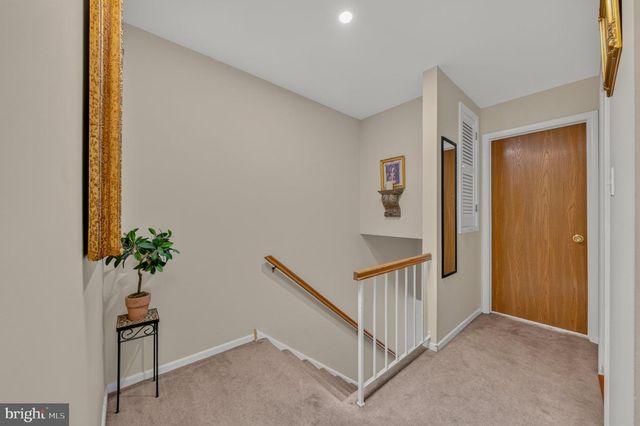 1910 ALBERTA DR, Whitehall, PA 18052