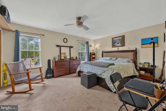 1910 ALBERTA DR, Whitehall, PA 18052
