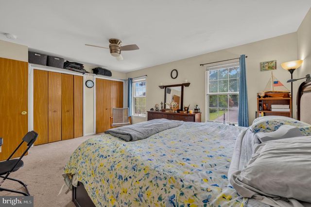1910 ALBERTA DR, Whitehall, PA 18052