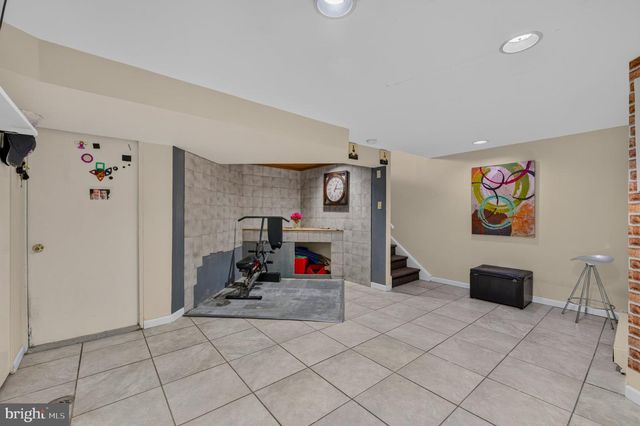 1910 ALBERTA DR, Whitehall, PA 18052