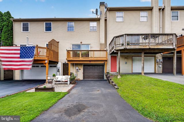 1910 ALBERTA DR, Whitehall, PA 18052
