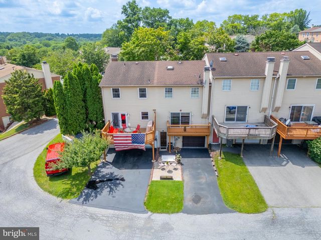 1910 ALBERTA DR, Whitehall, PA 18052