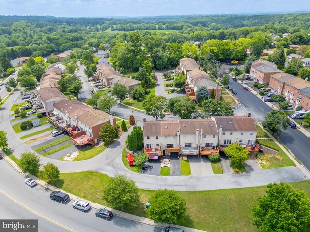 1910 ALBERTA DR, Whitehall, PA 18052
