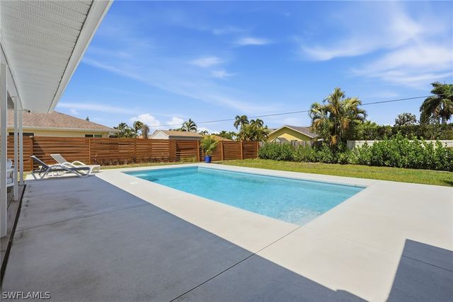 157 Willoughby DR, Naples, FL 34110