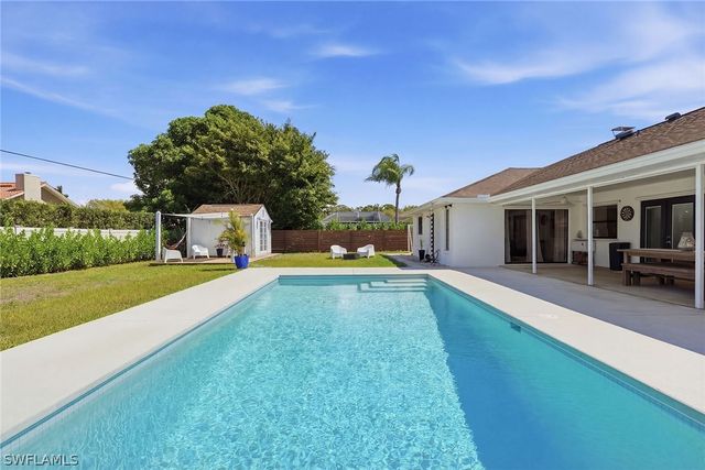 157 Willoughby DR, Naples, FL 34110