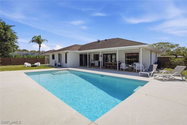 157 Willoughby DR, Naples, FL 34110