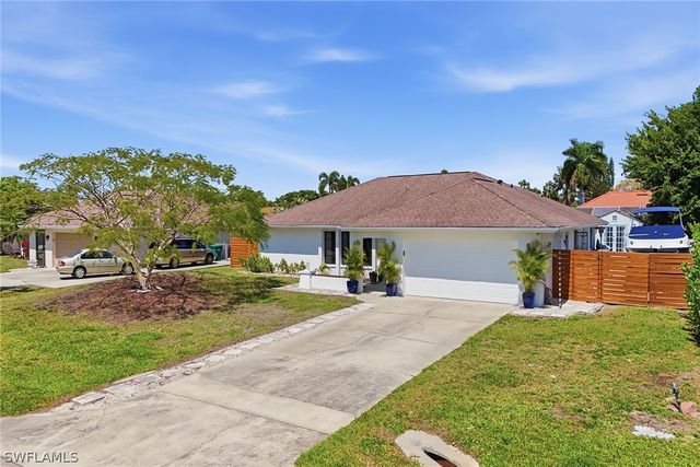 157 Willoughby DR, Naples, FL 34110