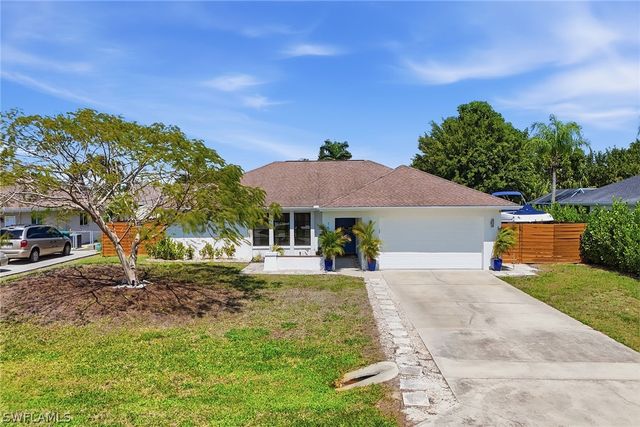 157 Willoughby DR, Naples, FL 34110