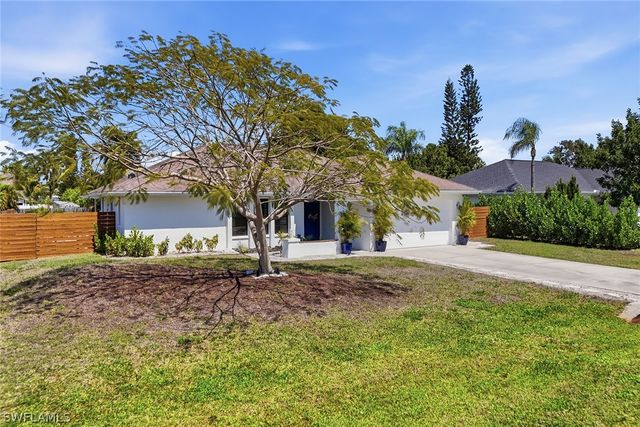 157 Willoughby DR, Naples, FL 34110