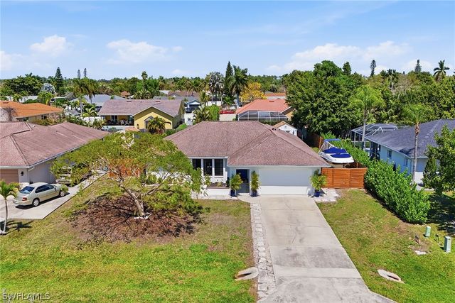 157 Willoughby DR, Naples, FL 34110