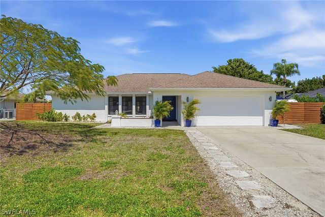 157 Willoughby DR, Naples, FL 34110