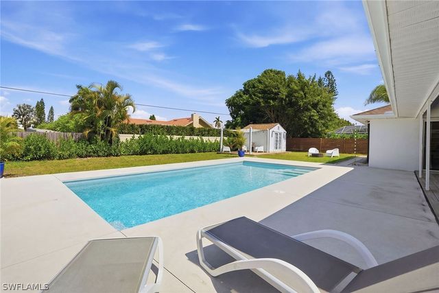 157 Willoughby DR, Naples, FL 34110