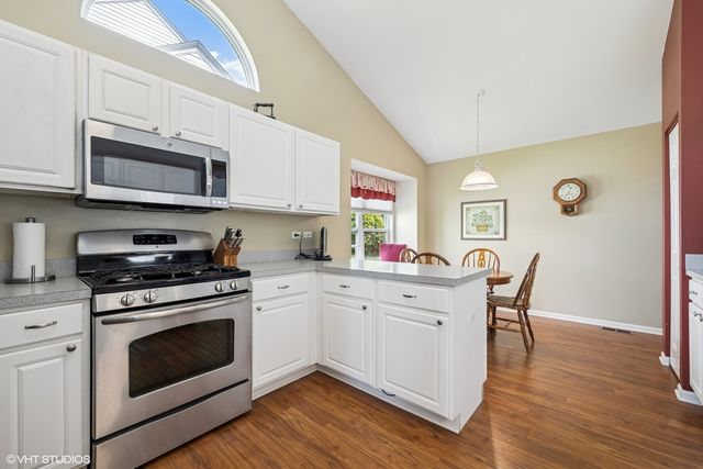 184 Stillwater Drive, Hainesville, IL 60030