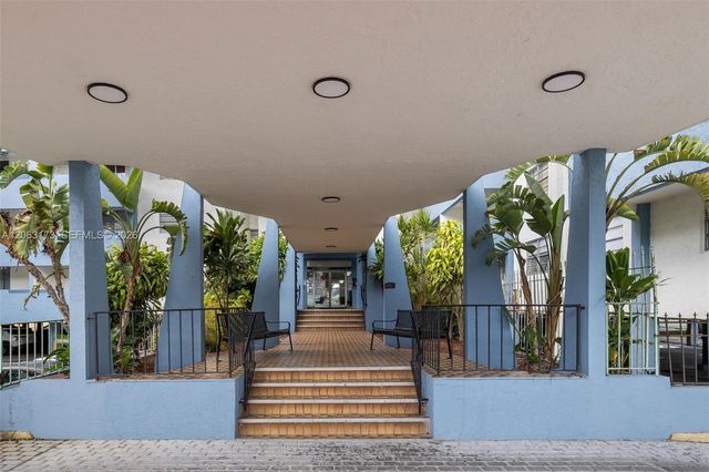 5050 NW 7th Street 211, Miami, FL 33126