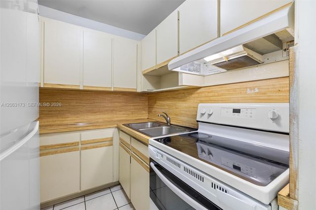 5050 NW 7th Street 211, Miami, FL 33126