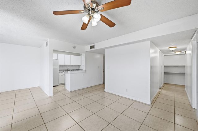505 S PINE ISLAND Road B310, Plantation, FL 33324