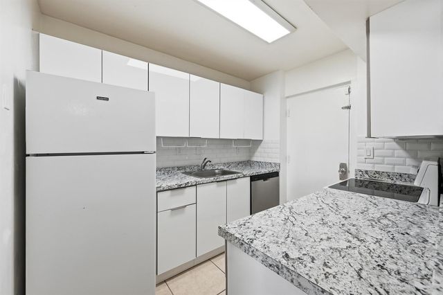 505 S PINE ISLAND Road B310, Plantation, FL 33324