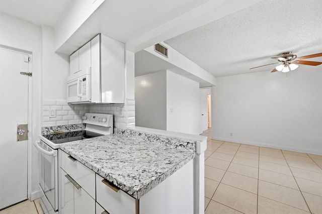 505 S PINE ISLAND Road B310, Plantation, FL 33324