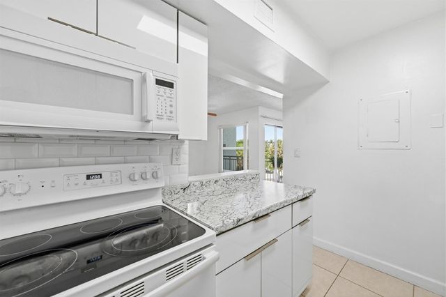 505 S PINE ISLAND Road B310, Plantation, FL 33324