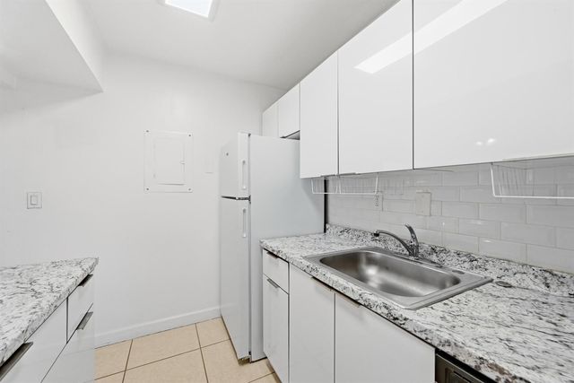 505 S PINE ISLAND Road B310, Plantation, FL 33324