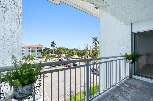 505 S PINE ISLAND Road B310, Plantation, FL 33324