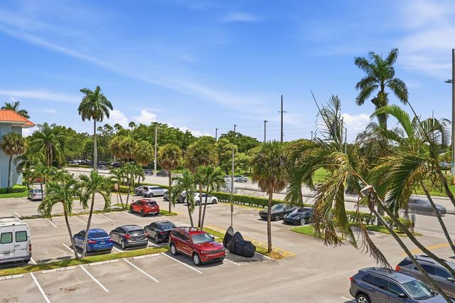 505 S PINE ISLAND Road B310, Plantation, FL 33324