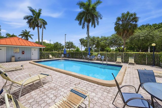 505 S PINE ISLAND Road B310, Plantation, FL 33324