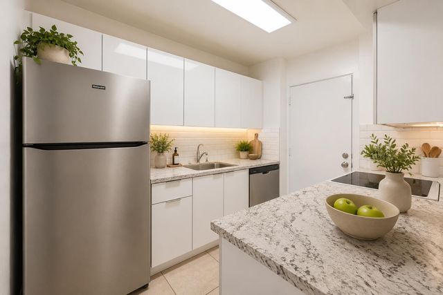 505 S PINE ISLAND Road B310, Plantation, FL 33324