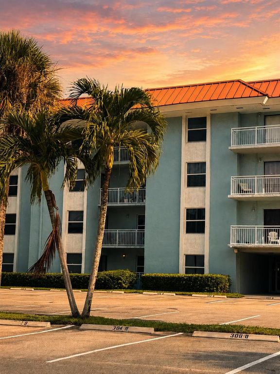 505 S PINE ISLAND Road B310, Plantation, FL 33324