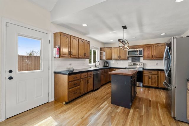 11 Broadmeadow Lane, Abington, MA 02351