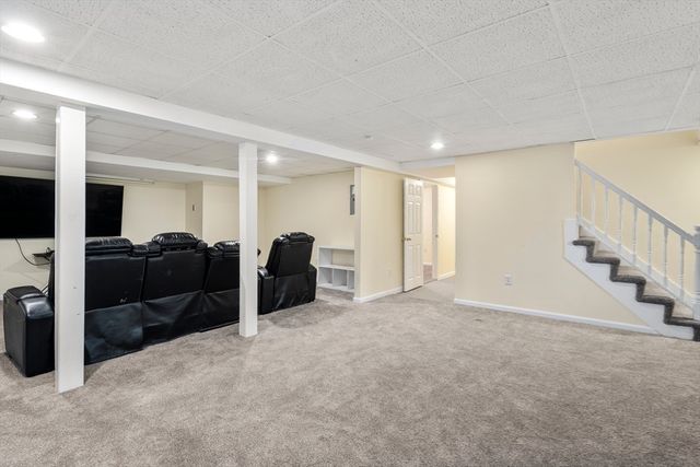 11 Broadmeadow Lane, Abington, MA 02351