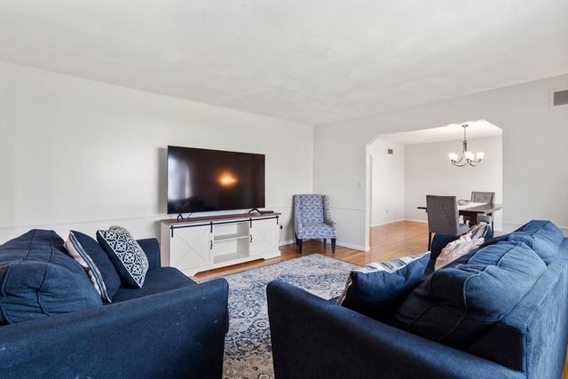 11 Broadmeadow Lane, Abington, MA 02351