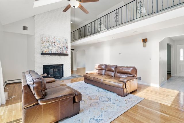 11 Broadmeadow Lane, Abington, MA 02351