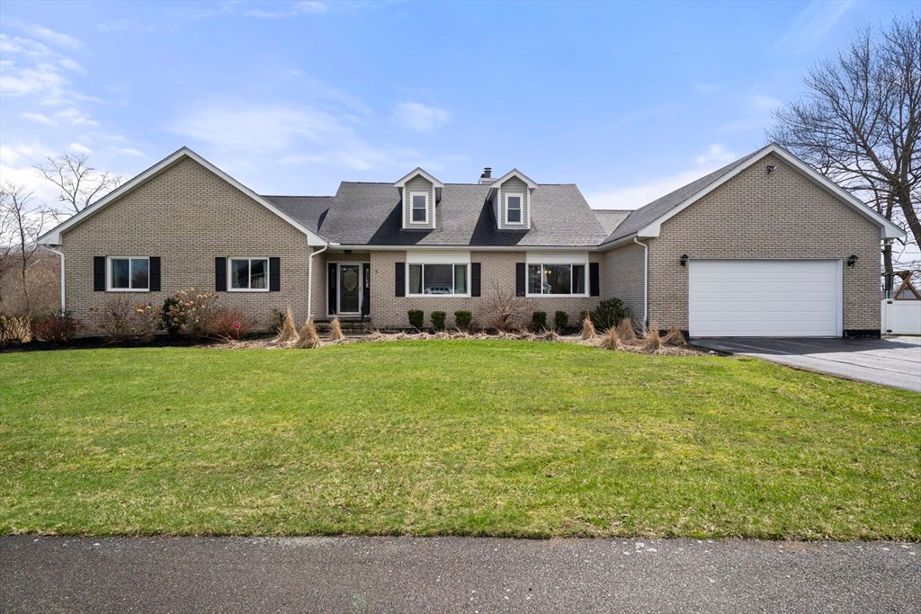 11 Broadmeadow Lane, Abington, MA 02351