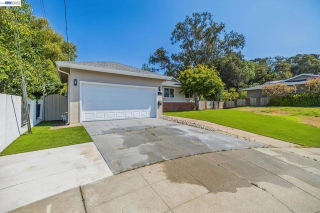 24818 Saint Luke Ct, Hayward, CA 94541