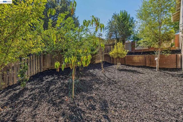 24818 Saint Luke Ct, Hayward, CA 94541