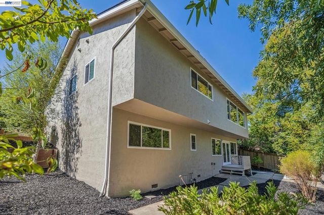 24818 Saint Luke Ct, Hayward, CA 94541