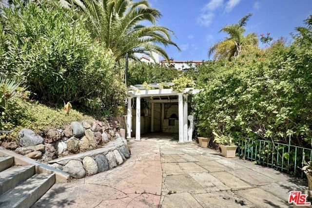 389 Upper Mesa Road, Santa Monica, CA 90402