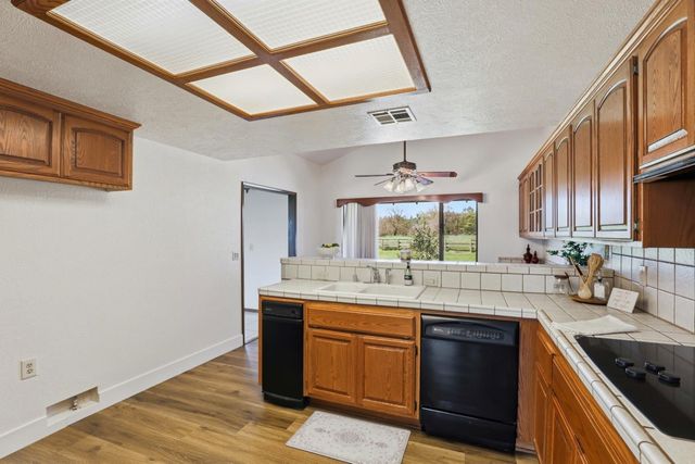 10400 Siefker Ct, Elk Grove, CA 95624