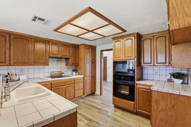 10400 Siefker Ct, Elk Grove, CA 95624