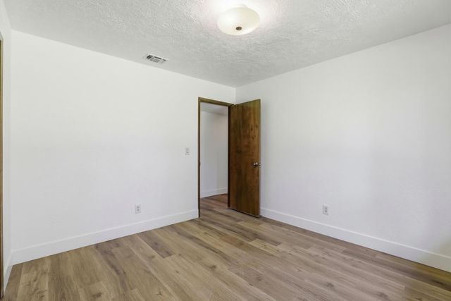 10400 Siefker Ct, Elk Grove, CA 95624