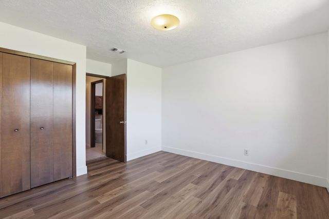 10400 Siefker Ct, Elk Grove, CA 95624