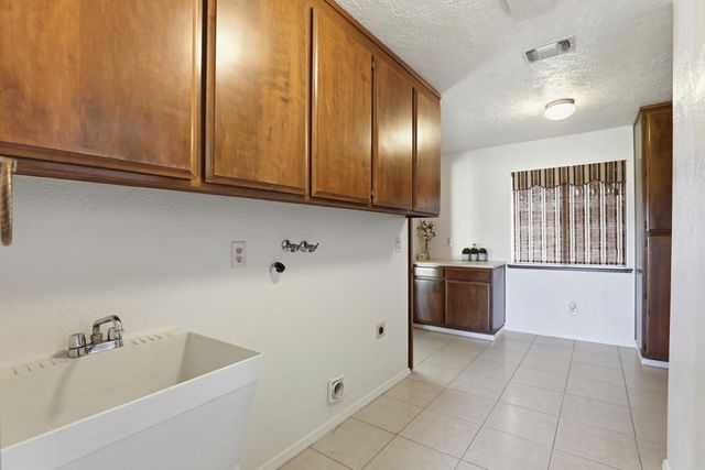 10400 Siefker Ct, Elk Grove, CA 95624