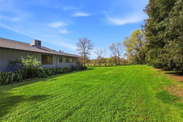 10400 Siefker Ct, Elk Grove, CA 95624