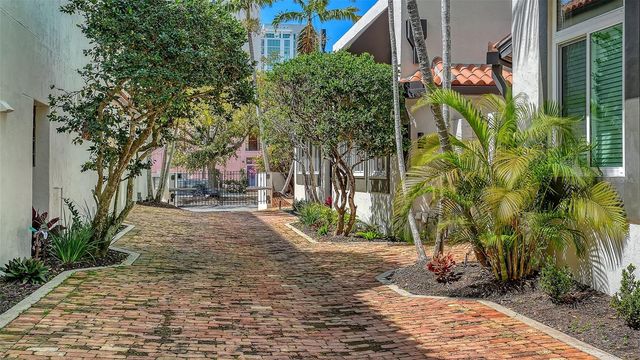 200 COCOANUT AVENUE 4, Sarasota, FL 34236