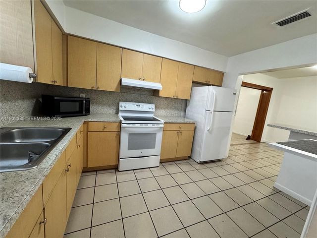 9111 SW 20th St, Miami, FL 33165