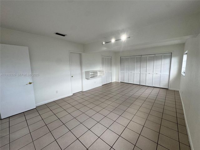 9111 SW 20th St, Miami, FL 33165