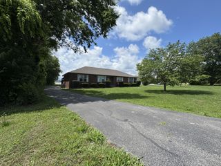 14261/2 Alhambra Dr, Lebanon, TN 37087